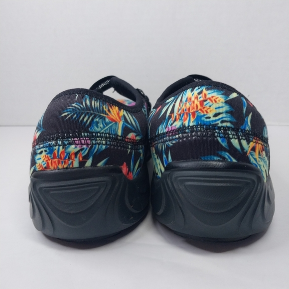 Bzees Tempo Womens size 9.5 M Tropical Floral Mary Jane Slip on Fabric Sneakers - Picture 4 of 14